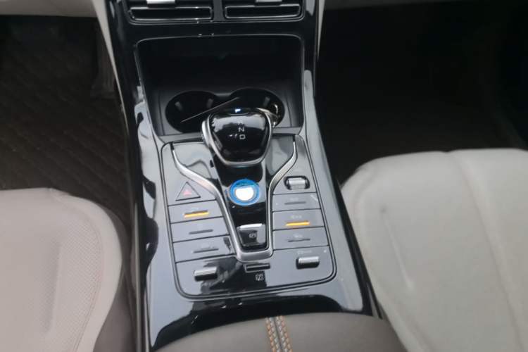 Used BYD Qin PLUS 2024 HONOR Edition DM-i 55KM Leading Model Gear Lever
