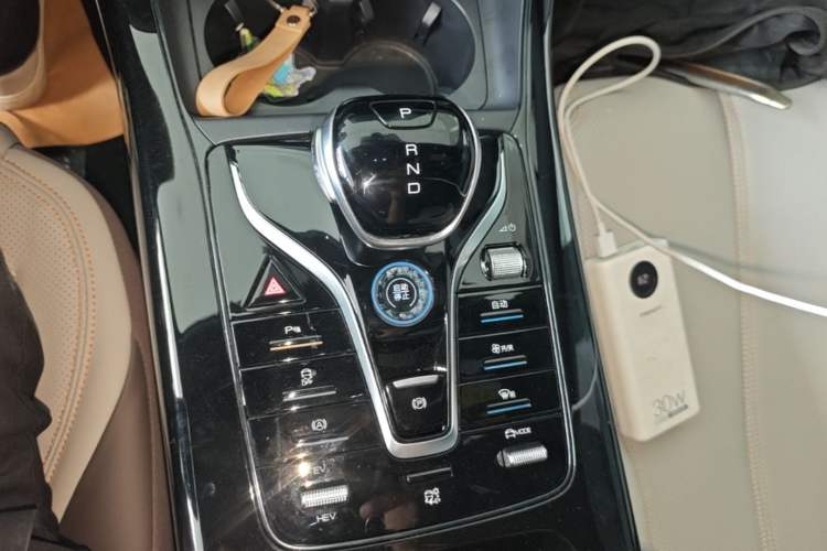 Used BYD Qin PLUS 2024 HONOR Edition DM-i 55KM Leading Model Gear Lever