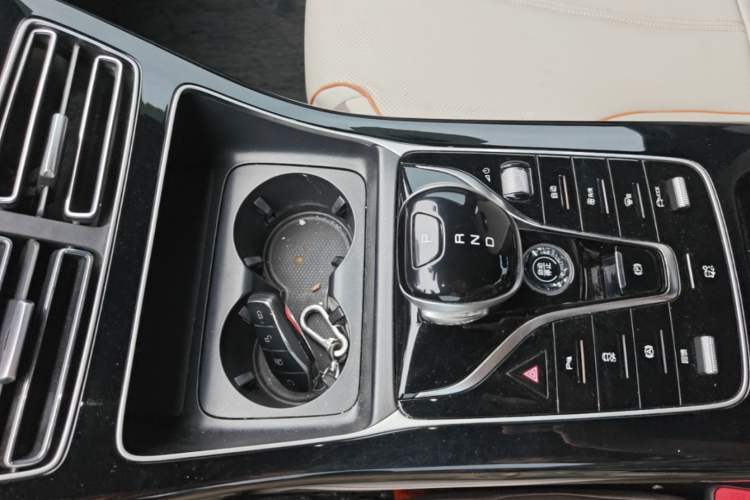 Used BYD Qin PLUS 2024 Honor Edition EV 510KM Leading Model Gear Lever
