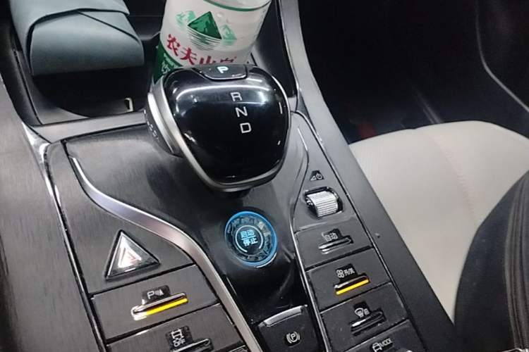 Used BYD Qin PLUS 2024 HONOR Edition DM-i 55KM Leading Model Gear Lever