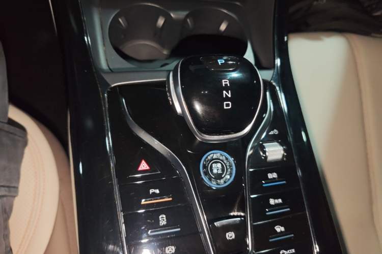 Used BYD Qin PLUS 2024 HONOR Edition DM-i 55KM Leading Model Gear Lever