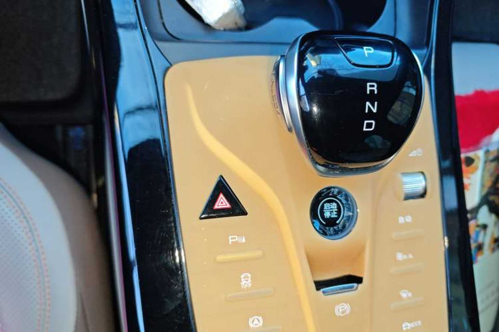 Used BYD Qin PLUS 2024 HONOR Edition DM-i 55KM Leading Model Gear Lever