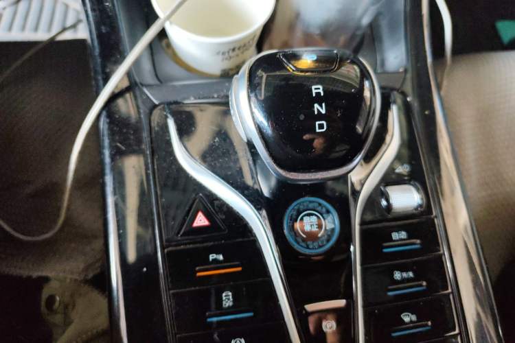 Used BYD Qin PLUS 2024 HONOR Edition DM-i 55KM Leading Model Gear Lever