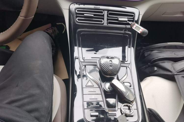 Used BYD Qin PLUS 2024 HONOR Edition DM-i 55KM Leading Model Gear Lever