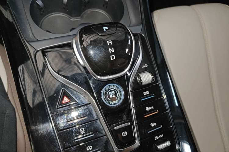 Used BYD Qin PLUS 2024 HONOR Edition DM-i 55KM Leading Model Gear Lever