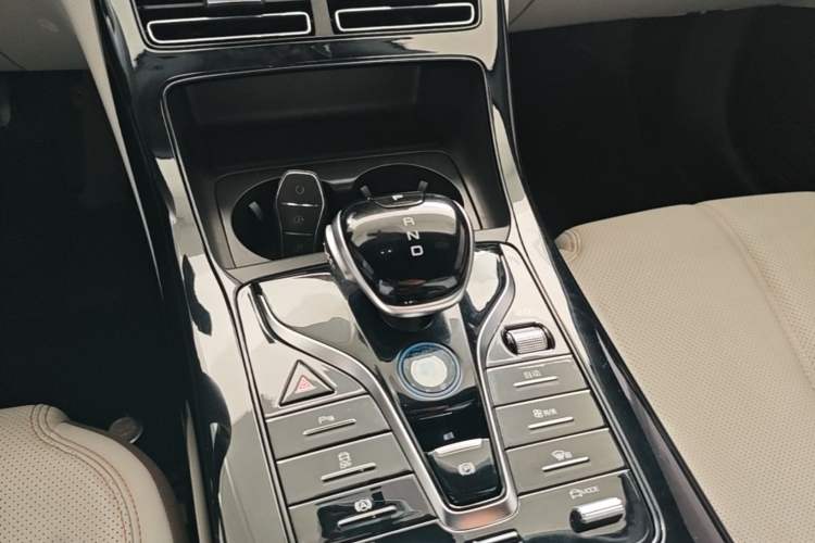 Used BYD Qin PLUS 2024 HONOR Edition DM-i 55KM Leading Model Gear Lever