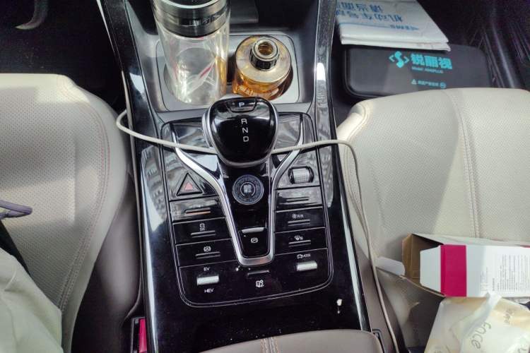 Used BYD Qin PLUS 2024 HONOR Edition DM-i 55KM Leading Model Gear Lever