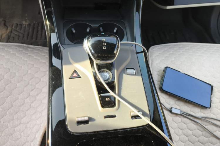 Used BYD Qin PLUS 2024 HONOR Edition DM-i 55KM Leading Model Gear Lever