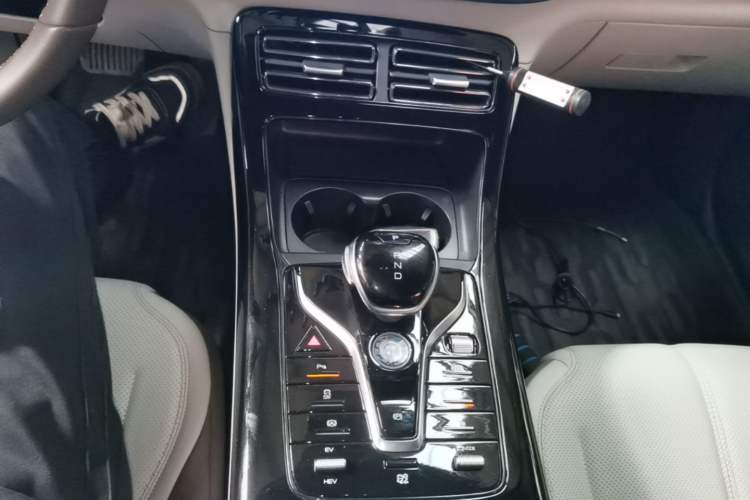 Used BYD Qin PLUS 2024 HONOR Edition DM-i 55KM Leading Model Gear Lever