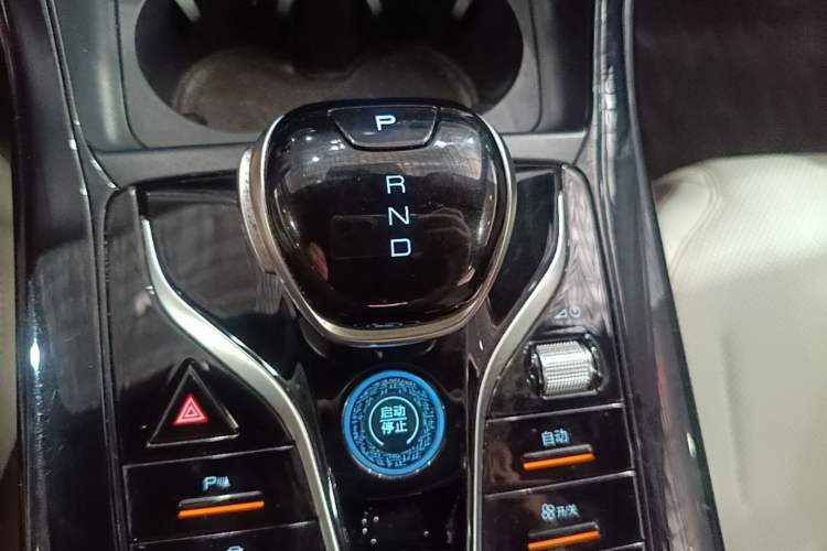 Used BYD Qin PLUS 2024 HONOR Edition DM-i 55KM Leading Model Gear Lever