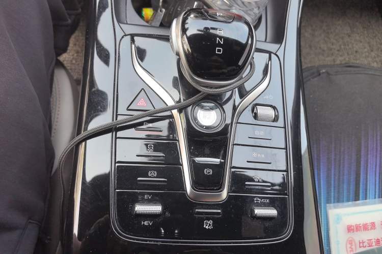 Used BYD Qin PLUS 2024 HONOR Edition DM-i 55KM Leading Model Gear Lever