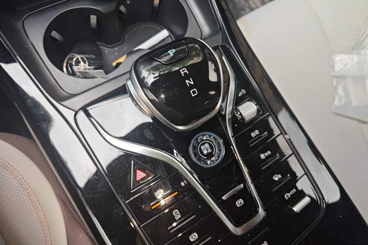 Used BYD Qin PLUS 2024 HONOR Edition DM-i 55KM Leading Model Gear Lever
