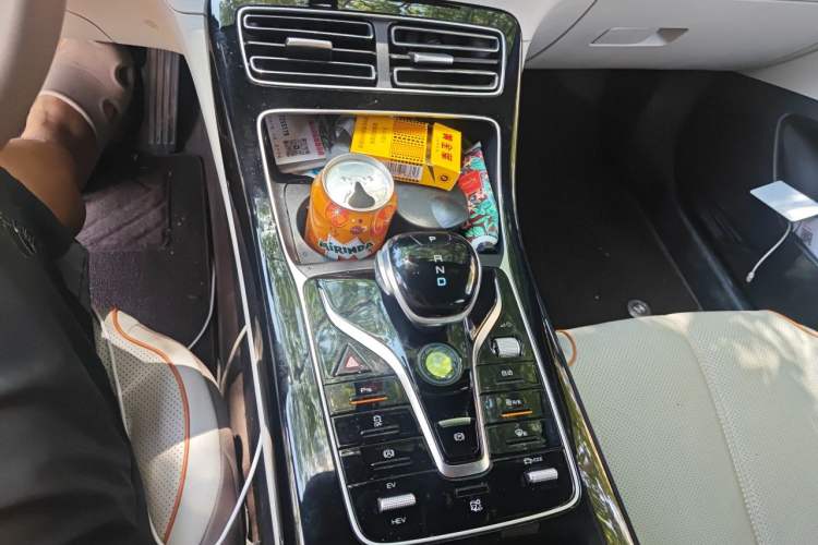 Used BYD Qin PLUS 2024 HONOR Edition DM-i 120KM Leading Model Gear Lever
