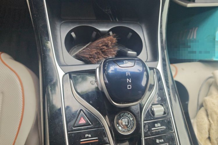 Used BYD Qin PLUS 2024 Honor Edition EV 420KM Beyond Model Gear Lever