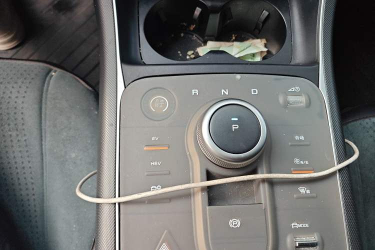 Used BYD Qin PLUS 2024 HONOR Edition DM-i 55KM Leading Model Gear Lever