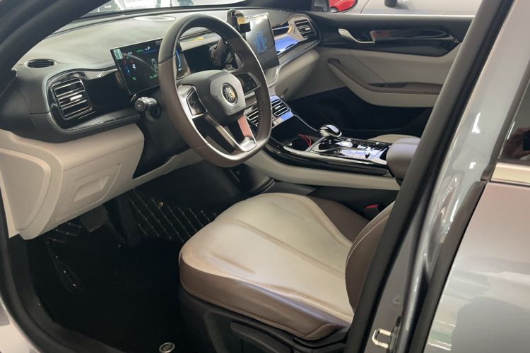 Used BYD Qin PLUS 2024 HONOR Edition DM-i 55KM Leading Model Interior 1
