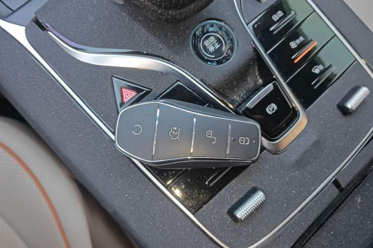 Used BYD Qin PLUS 2024 Honor Edition EV 420KM Leading Model Interior 1