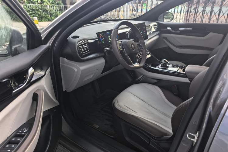 Used BYD Qin PLUS 2024 HONOR Edition DM-i 55KM Leading Model Interior 1