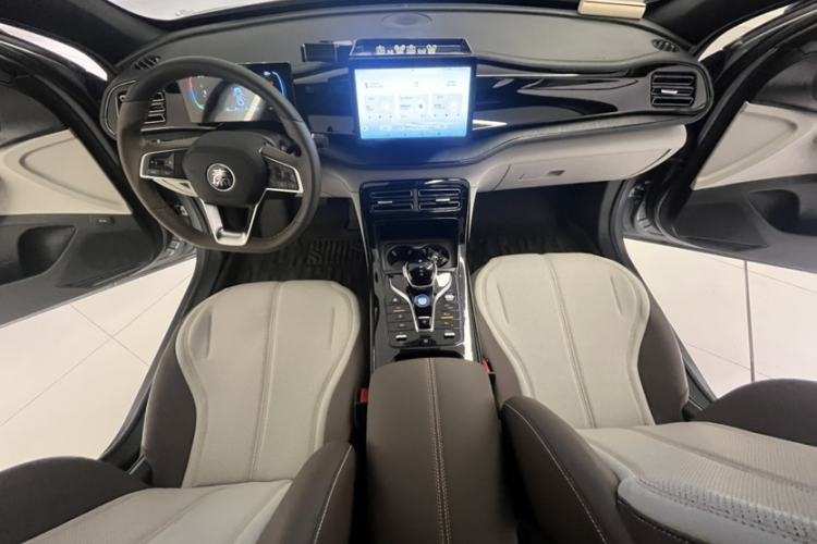 Used BYD Qin PLUS 2024 HONOR Edition DM-i 55KM Leading Model Interior 1