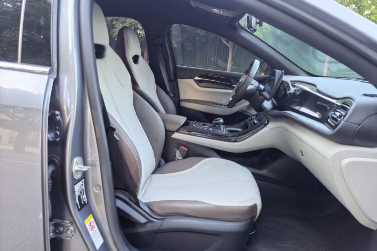 Used BYD Qin PLUS 2024 HONOR Edition DM-i 55KM Leading Model Interior 1