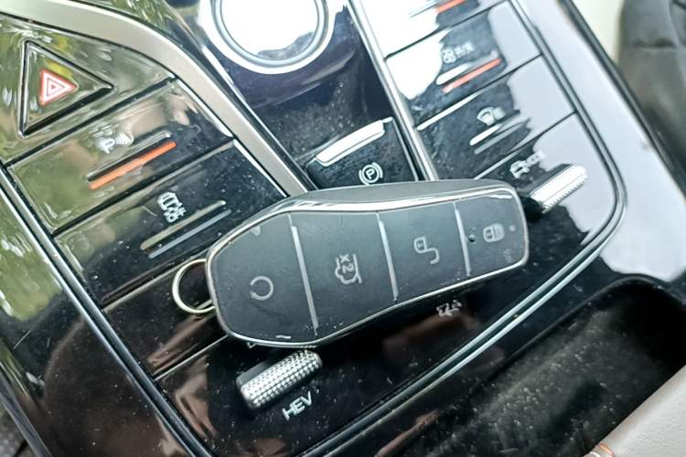 Used BYD Qin PLUS 2024 HONOR Edition DM-i 55KM Leading Model Interior 1