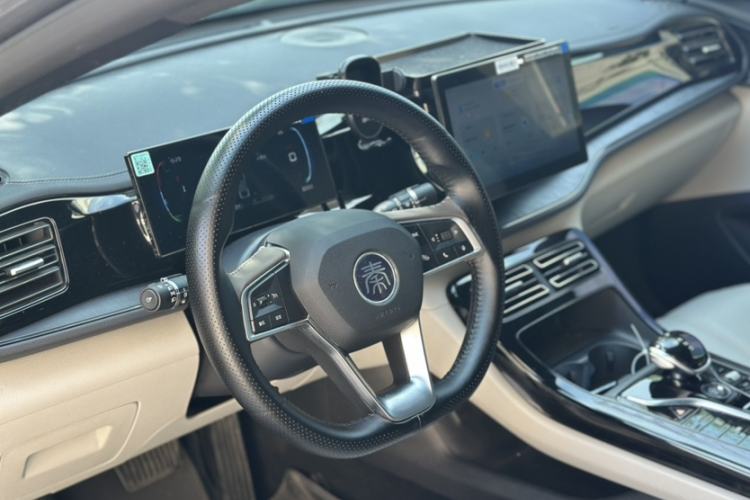 Used BYD Qin PLUS 2024 HONOR Edition DM-i 55KM Leading Model Interior 11