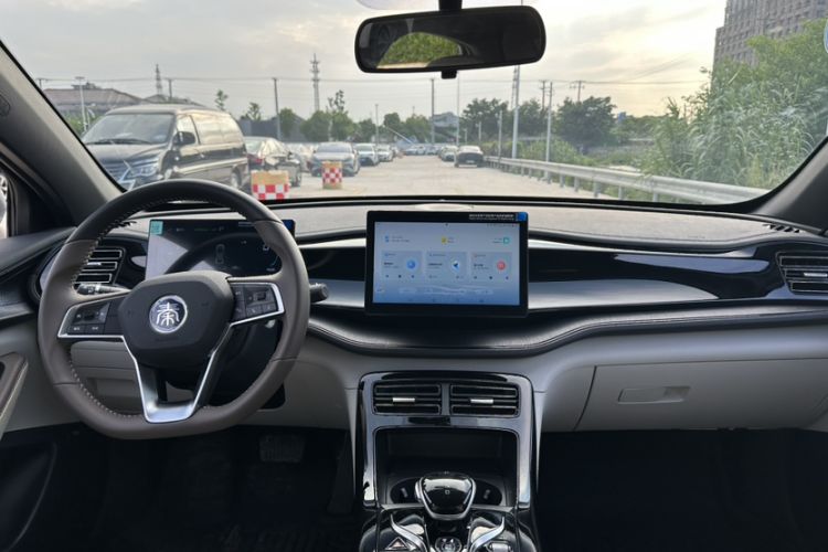 Used BYD Qin PLUS 2024 HONOR Edition DM-i 55KM Leading Model Interior 15