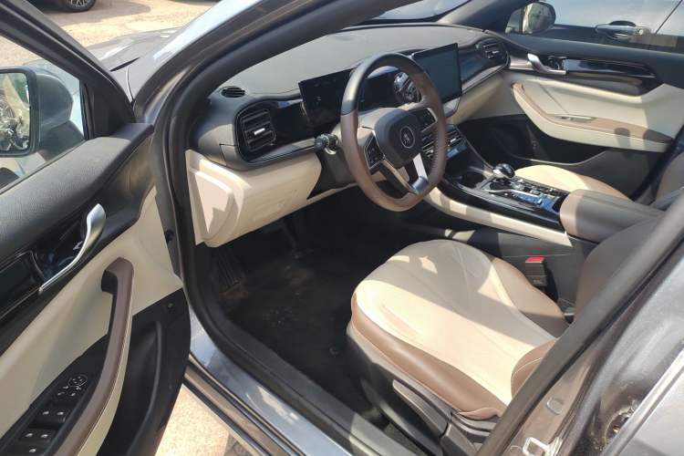 Used BYD Qin PLUS 2024 HONOR Edition DM-i 55KM Leading Model Interior 2