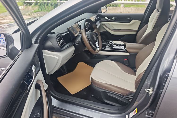Used BYD Qin PLUS 2024 HONOR Edition DM-i 55KM Leading Model Interior 2