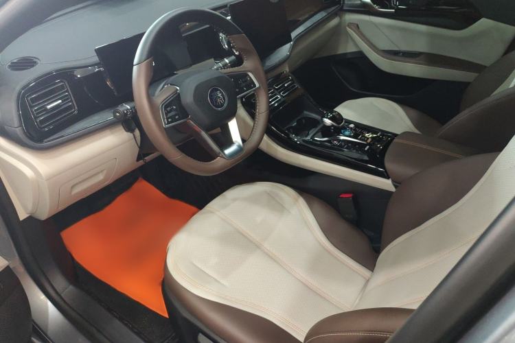 Used BYD Qin PLUS 2024 HONOR Edition DM-i 55KM Leading Model Interior 3