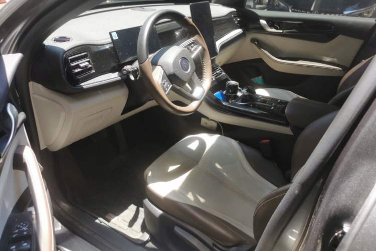 Used BYD Qin PLUS 2024 HONOR Edition DM-i 55KM Leading Model Interior 3