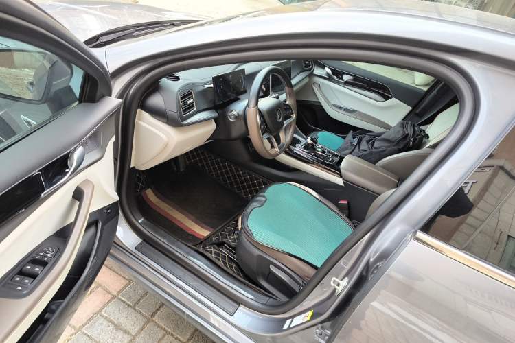 Used BYD Qin PLUS 2024 Honor Edition EV 510KM Leading Model Interior 3
