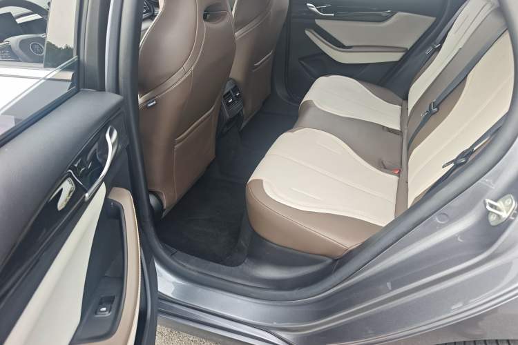 Used BYD Qin PLUS 2024 HONOR Edition DM-i 55KM Leading Model Interior 3