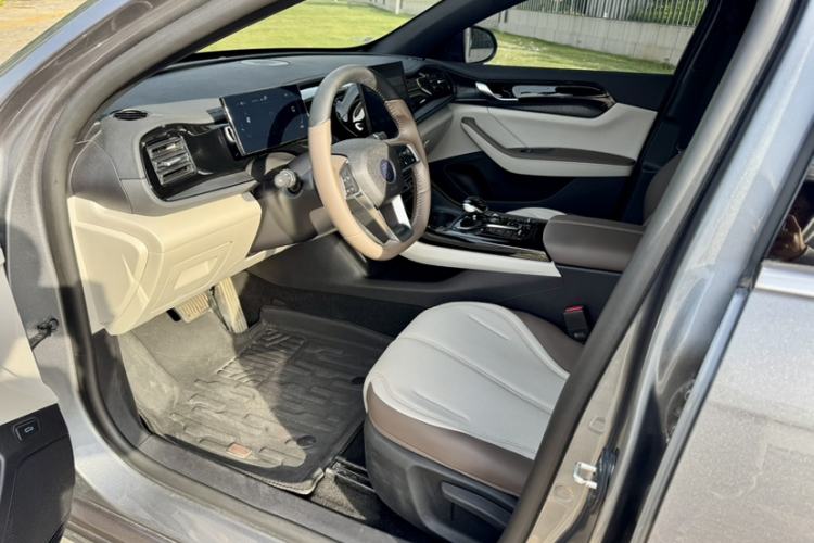 Used BYD Qin PLUS 2024 HONOR Edition DM-i 55KM Leading Model Interior 3