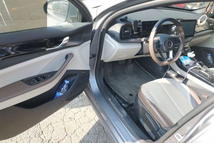 Used BYD Qin PLUS 2024 HONOR Edition DM-i 55KM Leading Model Interior 3