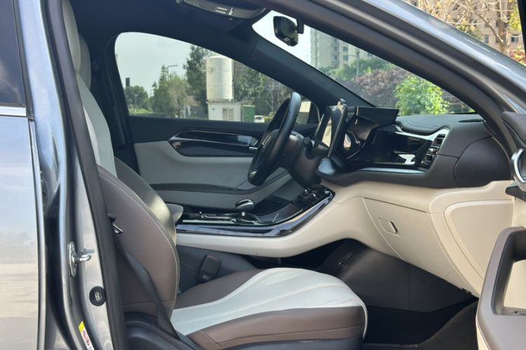Used BYD Qin PLUS 2024 HONOR Edition DM-i 55KM Leading Model Interior 4