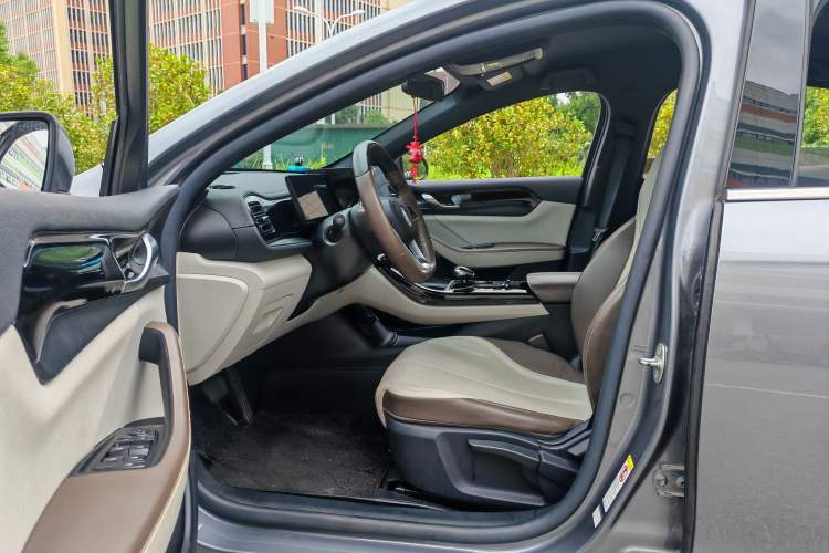 Used BYD Qin PLUS 2024 HONOR Edition DM-i 55KM Leading Model Interior 4