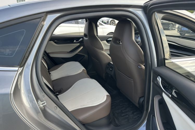 Used BYD Qin PLUS 2024 HONOR Edition DM-i 55KM Leading Model Interior 4