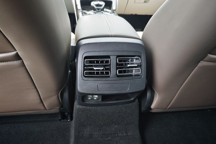 Used BYD Qin PLUS 2024 HONOR Edition DM-i 55KM Leading Model Interior 5