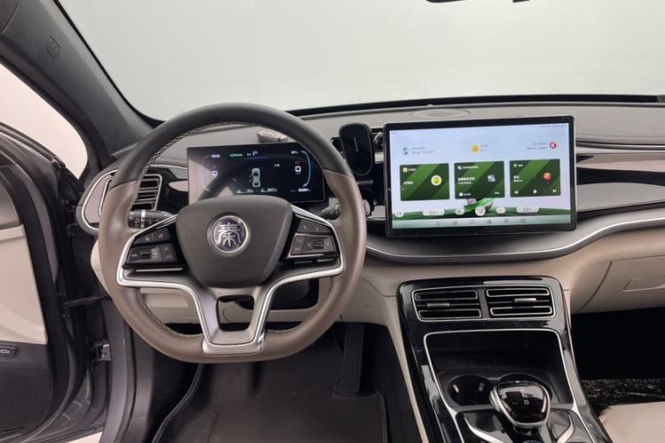 Used BYD Qin PLUS 2024 HONOR Edition DM-i 120KM Excellence Model Interior 6