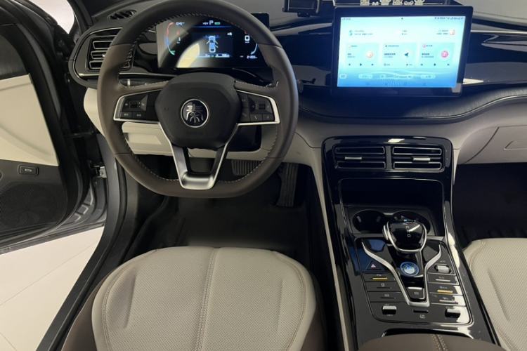 Used BYD Qin PLUS 2024 HONOR Edition DM-i 55KM Leading Model Interior 6