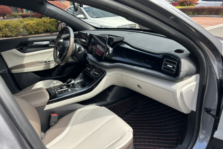 Used BYD Qin PLUS 2024 HONOR Edition DM-i 55KM Leading Model Interior 6