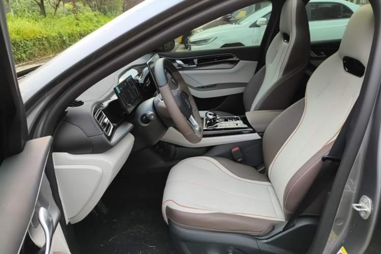 Used BYD Qin PLUS 2024 HONOR Edition DM-i 120KM Beyond Model Left Front Seat