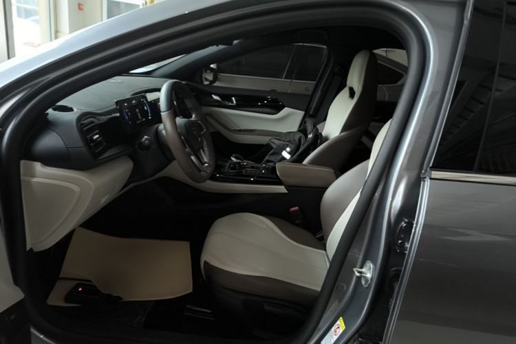 Used BYD Qin PLUS 2024 HONOR Edition DM-i 55KM Leading Model Left Front Seat