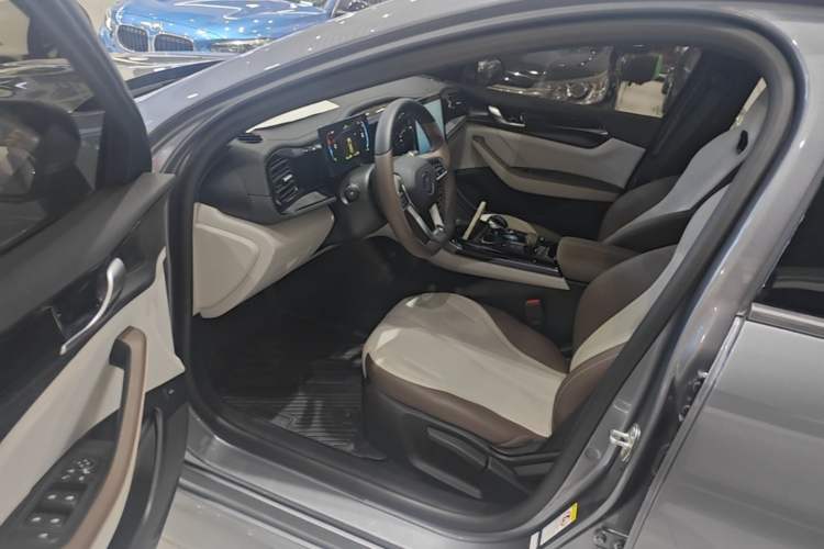 Used BYD Qin PLUS 2024 HONOR Edition DM-i 55KM Leading Model Left Front Seat