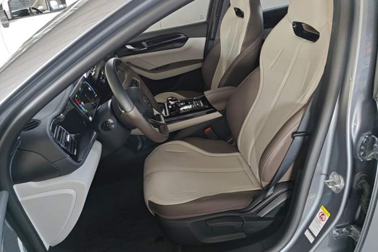 Used BYD Qin PLUS 2024 HONOR Edition DM-i 55KM Leading Model Left Front Seat