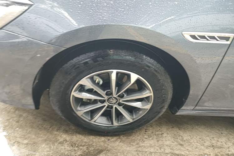 Used BYD Qin PLUS 2024 HONOR Edition DM-i 55KM Leading Model Left Front Wheel Hub