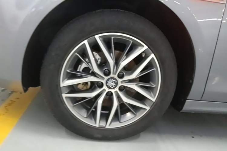 Used BYD Qin PLUS 2024 Honor Edition EV 420KM Leading Model Left Front Wheel Hub