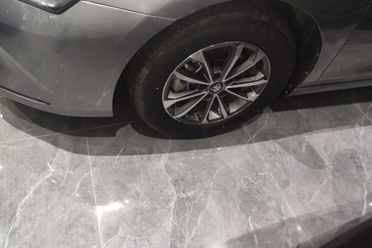 Used BYD Qin PLUS 2024 HONOR Edition DM-i 55KM Leading Model Left Front Wheel Hub