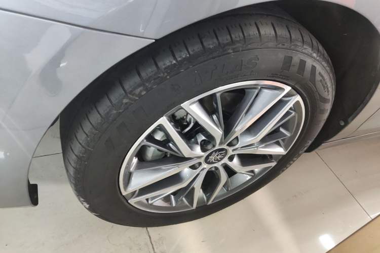 Used BYD Qin PLUS 2024 Honor Edition EV 420KM Beyond Model Left Front Wheel Hub